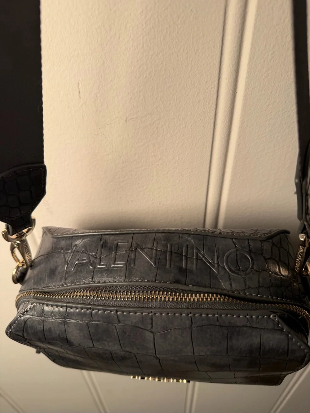 Valentino Black Logo Strap Croc-Embossed Crossbody - Picture 4 of 7